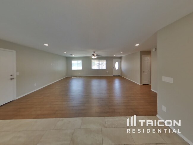 Foto del edificio - 9837 N 48th Ave