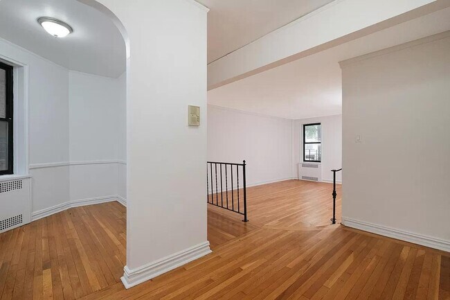 Foto del edificio - 55 E 190th St