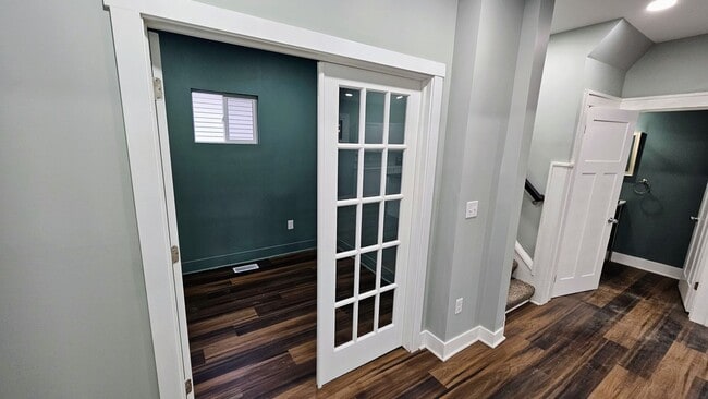 Foto del edificio - Stunning Renovation Ready for Your Finishing Touches!