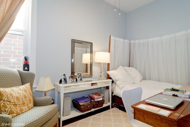 Foto del edificio - 2643 N Mildred Ave