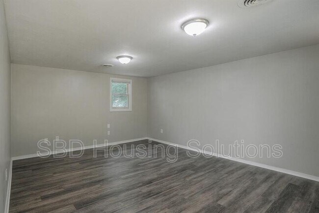 Foto del edificio - 811 NE 46th St