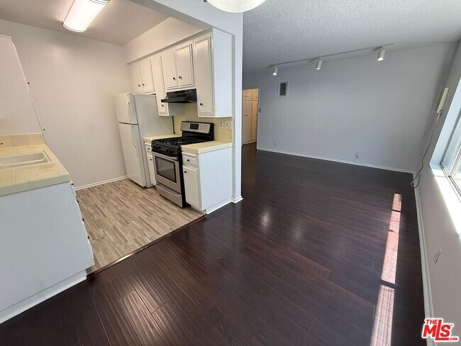 Foto del edificio - 11570 Nebraska Ave
