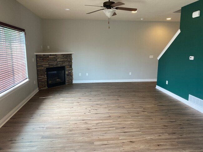 Building Photo - 1459 Marilyn Dr