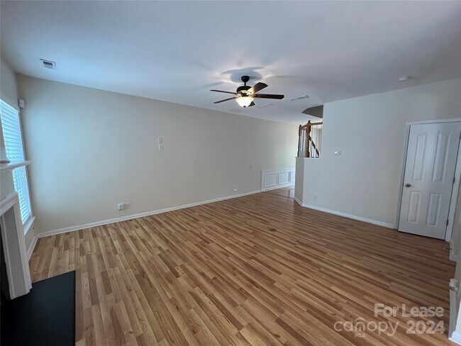 Foto del edificio - 10010 Blakeney Preserve Dr