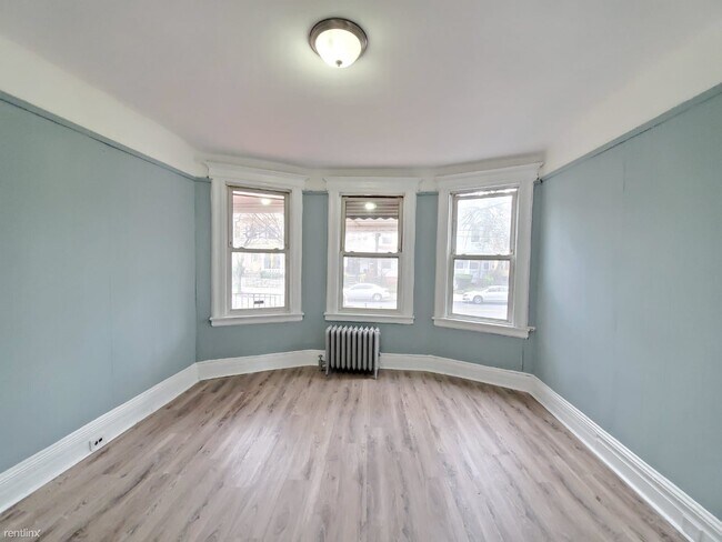 Foto del edificio - 1 br, 1 bath  - 45 Treacy Ave 3