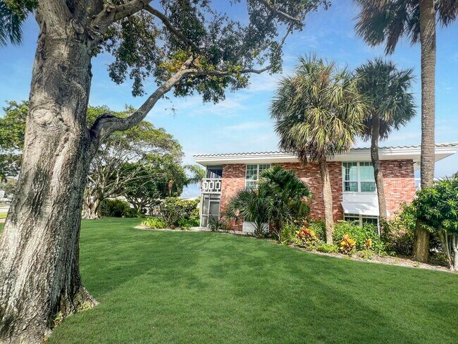 Building Photo - 331 Tequesta Dr