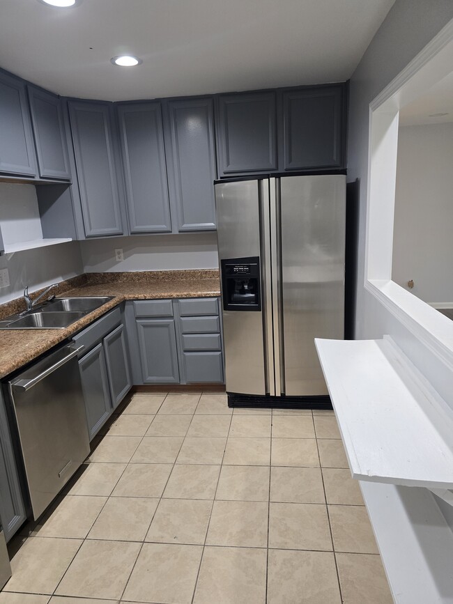 Stainless steel appliances - 7984 Shady Oak Trl