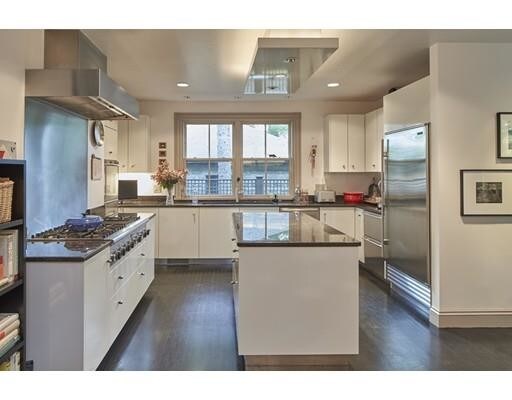 Building Photo - 8 Traill St