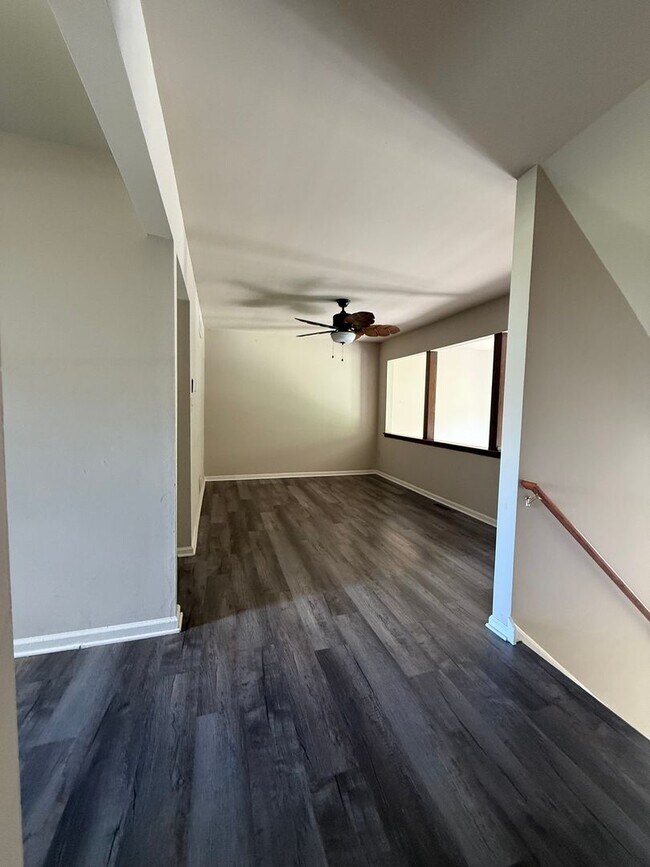 Building Photo - 3 Bed / 2.5 Bath Highlands Townhome