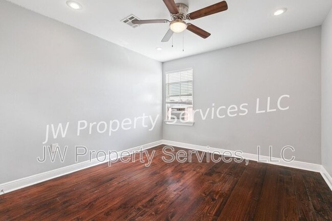 Foto del edificio - 2225 Reverend John Raphael Jr Way