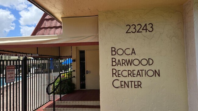 Foto del edificio - 23305 Barwood Ln N