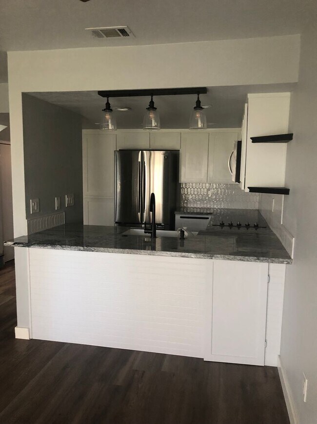 Foto del edificio - 3 bedroom 2 bathroom Condo in Helendale!