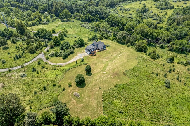 Building Photo - The Overlook