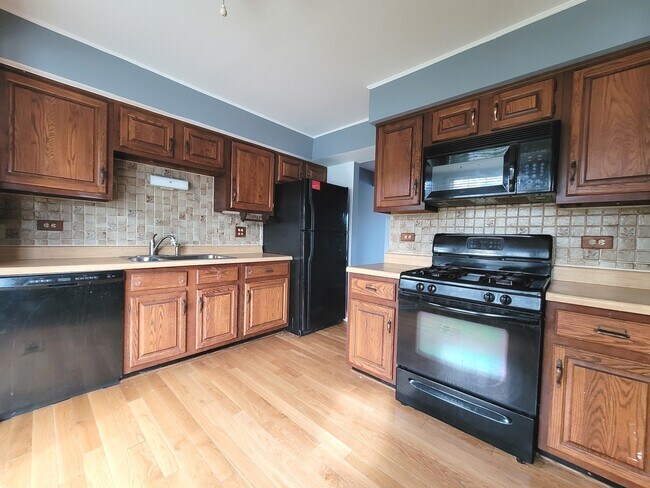Foto del edificio - 1418 Walnut Cir