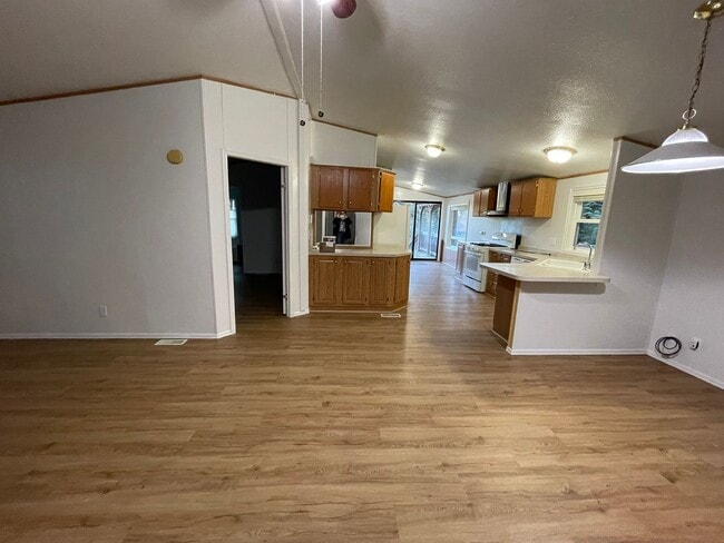 Building Photo - Lakebay 3 Bedroom Available Now, Fenced Yard & More!