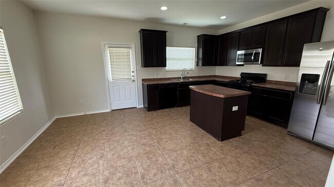 Building Photo - 1204 Reagan Wells Dr