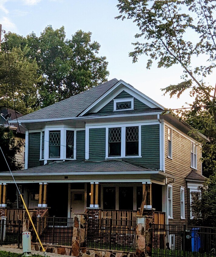 Foto principal - 804 Monroe Dr NE