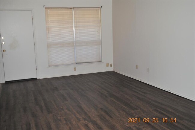 Building Photo - 612 Arbor Ln