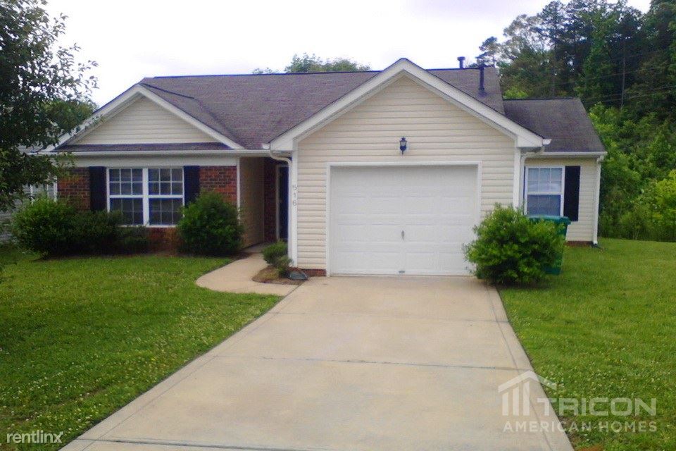 Primary Photo - 516 Lightspun Ln