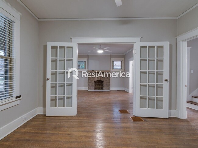 Building Photo - Gorgeously Renovated 3BR/2B Midtown Beauty!!