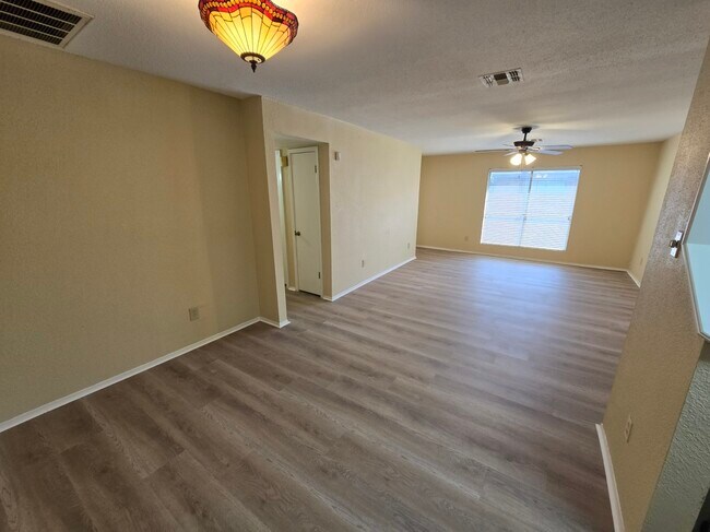 Building Photo - 5669 Birchmont Dr