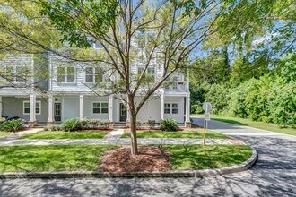 Building Photo - 123 Sabal Ct