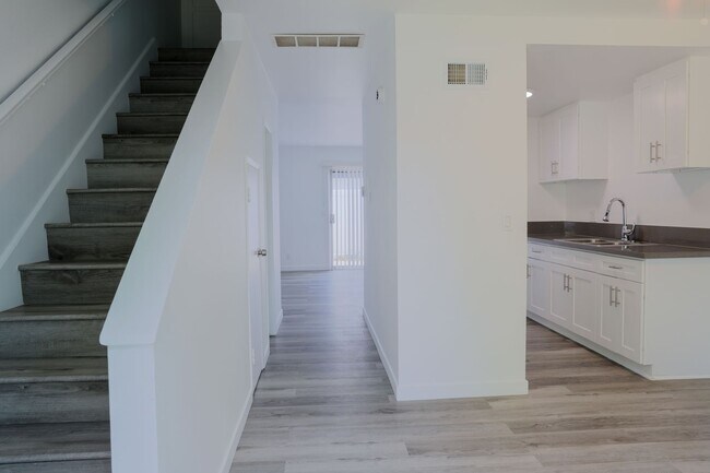 Foto del edificio - 2709 S Baker St