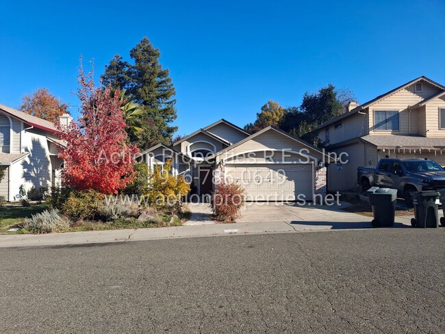 Building Photo - Updated 3 Bed, 2 Bath Home - Solar - Close...