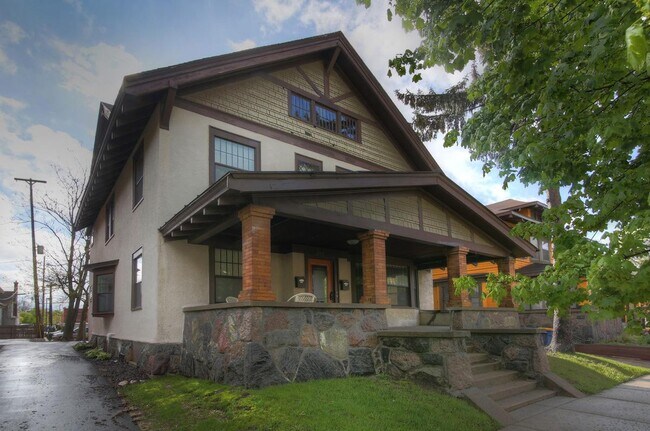 Foto del edificio - 360 Richard Terrace SE