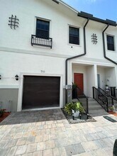 Building Photo - 711 SW 11th St