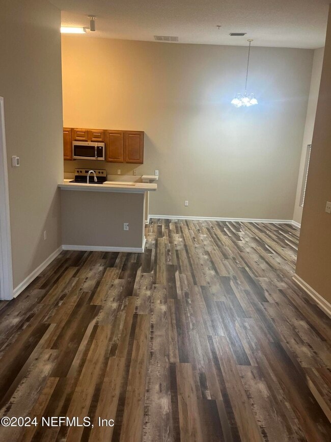 Building Photo - 6069 Maggies Cir