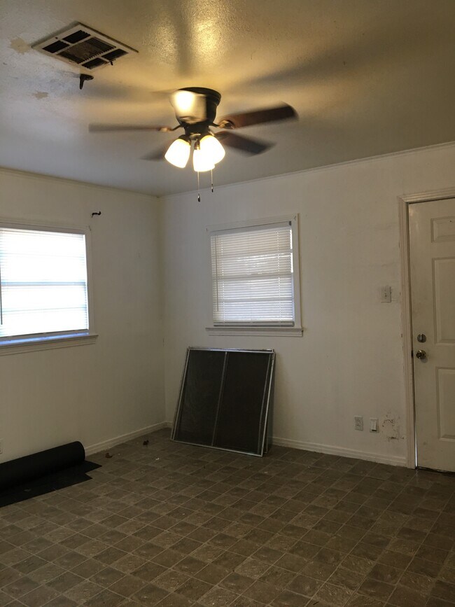 Building Photo - 1911 Lexington St