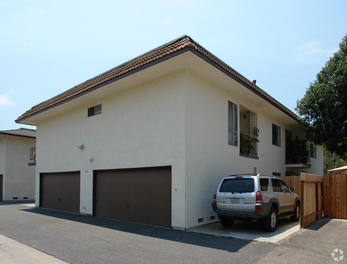 Foto del edificio - 16052 Waikiki Ln