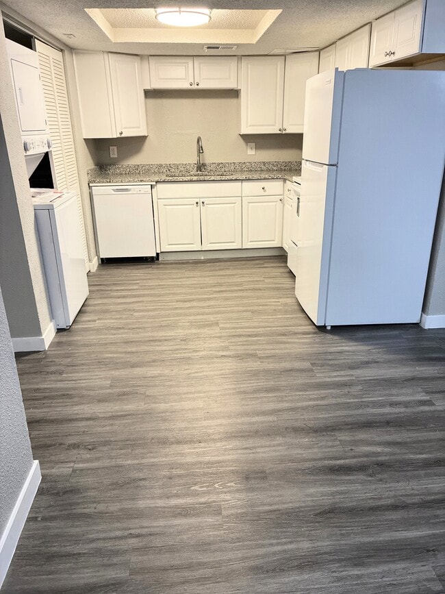 3x2 Orchid Lux w/Washer & Dryer - Country View Garden Homes