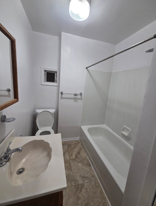 Building Photo - 7 Bridle Path Ln