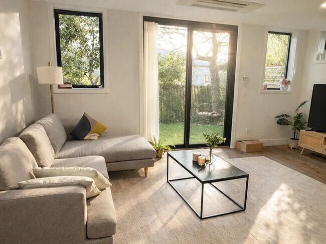 Foto del edificio - New Construction! Fully Furnished