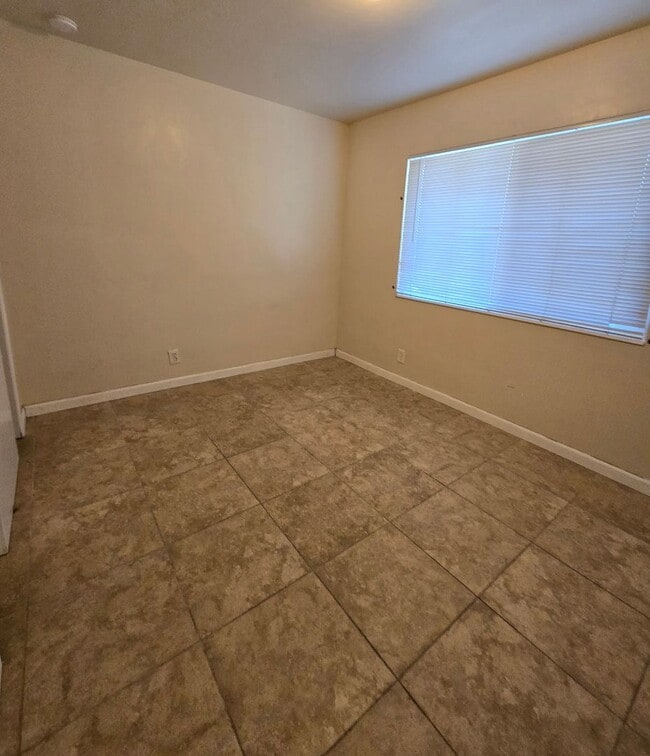Foto del edificio - Foothill Plaza Apartments