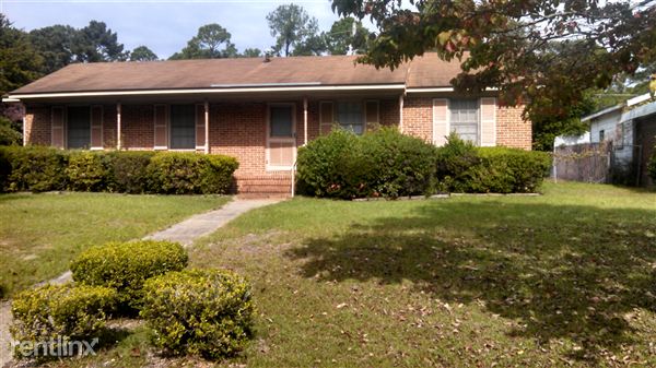 Primary Photo - 1703 Spruce Ln
