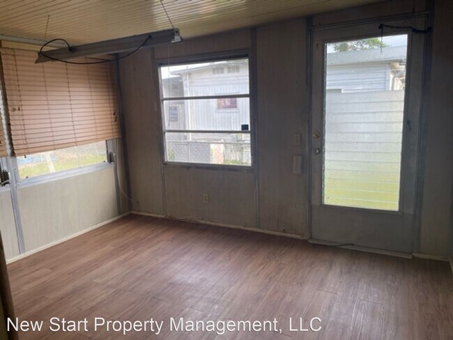 Building Photo - 2 br, 1.5 bath House - 515 51st Ave Plaza W