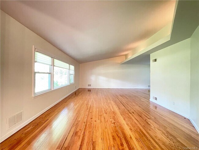Foto del edificio - 152 Rock Creek Ln