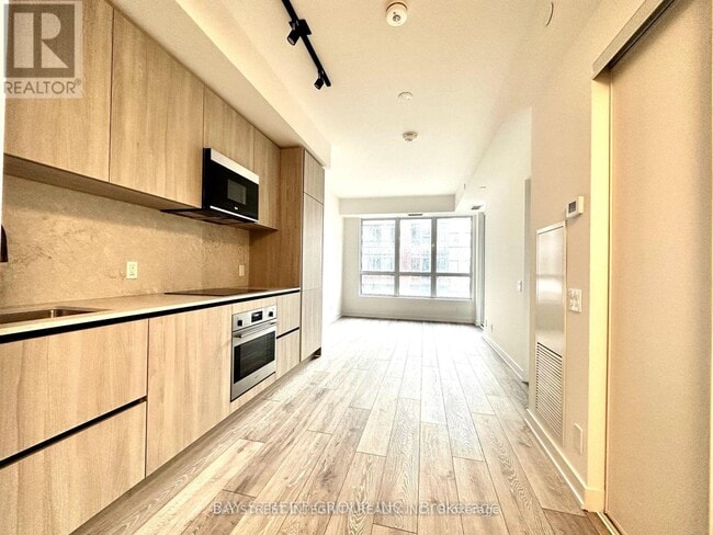 Building Photo - 108 Peter St