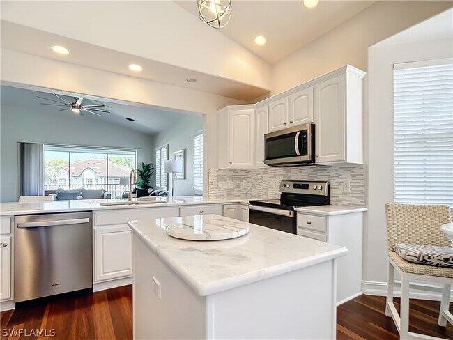 Building Photo - 4752 Stratford Ct