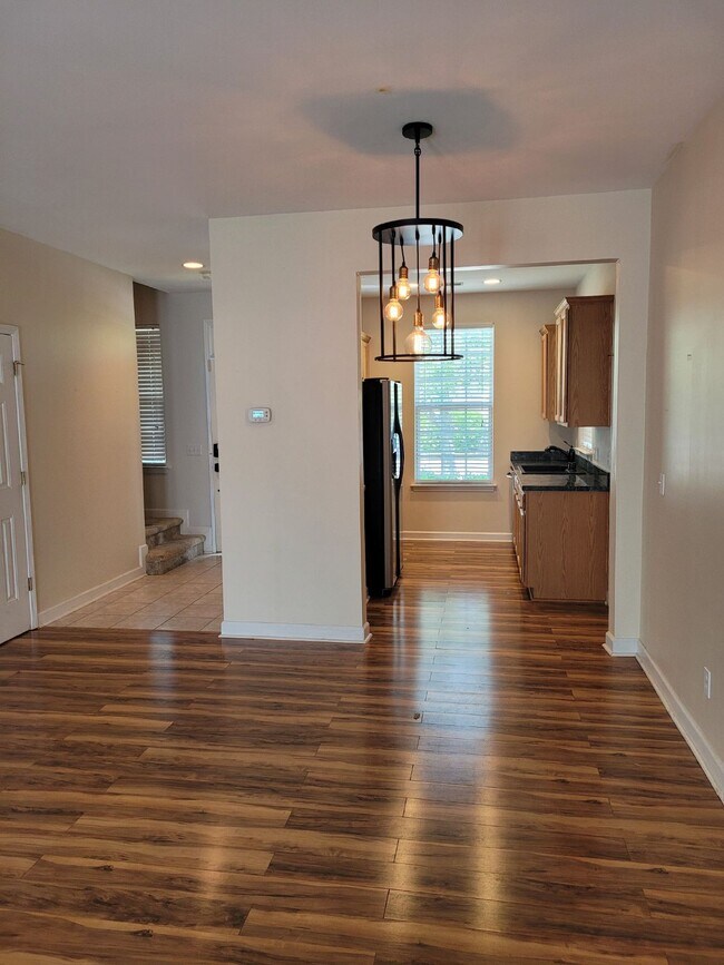 Foto del edificio - Spacious Three Bedroom Townhome in Wellstone!
