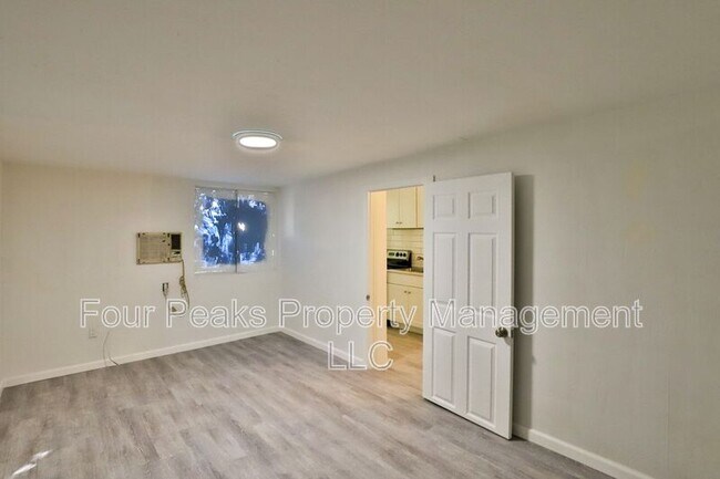 Foto del edificio - 102 E Hatcher Rd