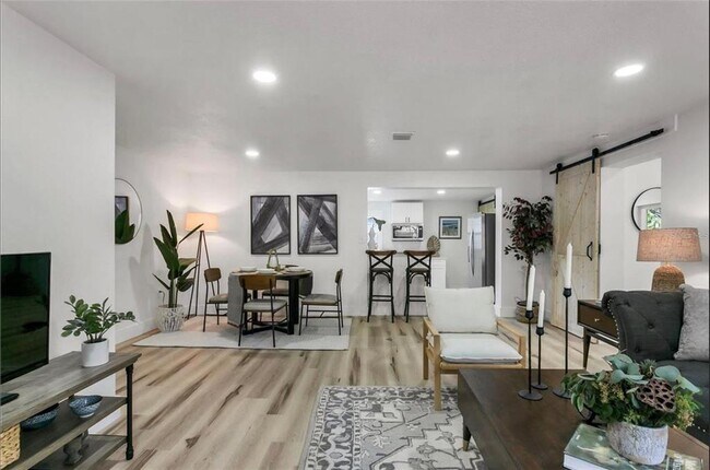 Foto del edificio - 301 N Fremont Ave