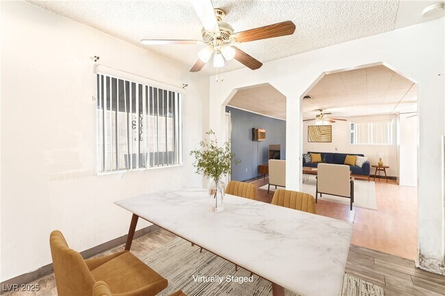Foto del edificio - 5809 Pebble Beach Blvd
