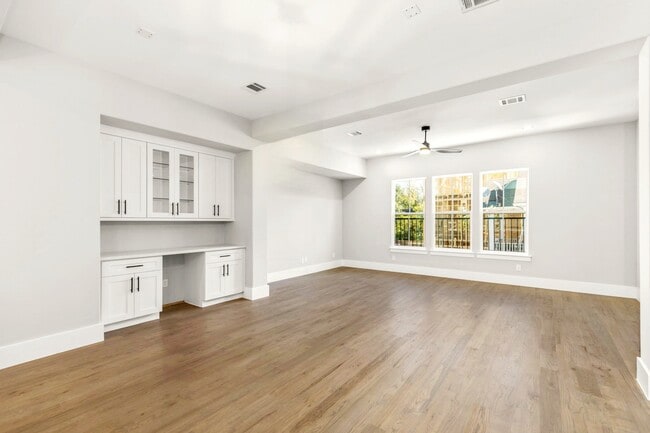 Foto del edificio - 1421 W 23rd St