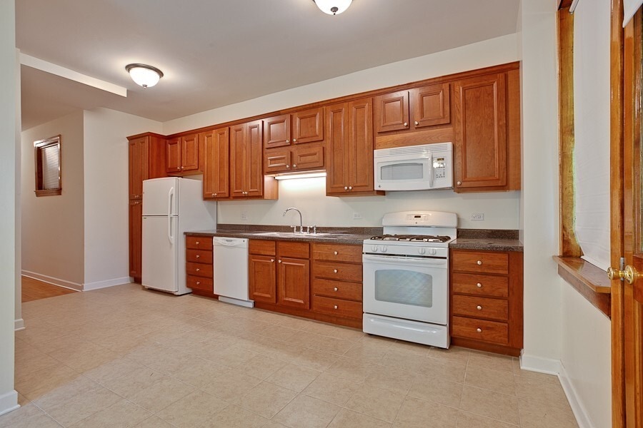 Kitchen - 5215 S Dorchester Ave