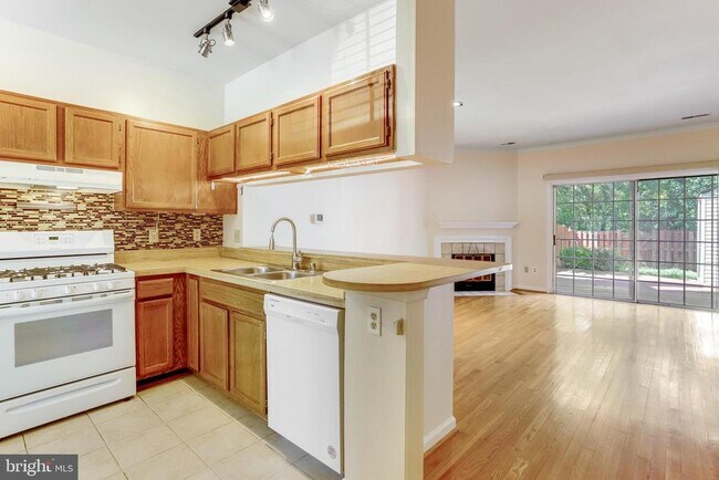 Building Photo - 7170 Westfield Ct