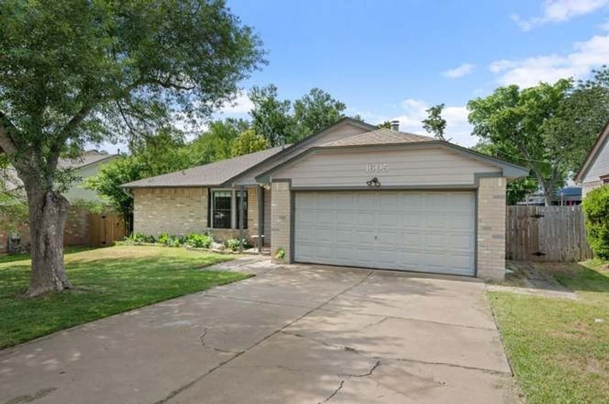 Foto principal - 1605 Quail Run Rd